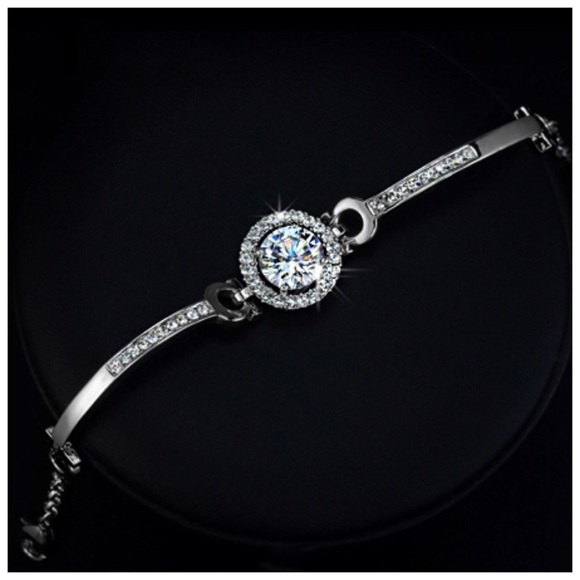 🎁 Swarovski Crystals Silver Omega Solitaire Bracelet - Picture 5 of 6